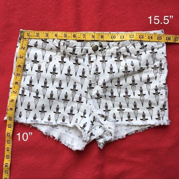 H&M shorts cutoff denim high waisted jean shorts with dagger knife print size 12 - Picture 6 of 14